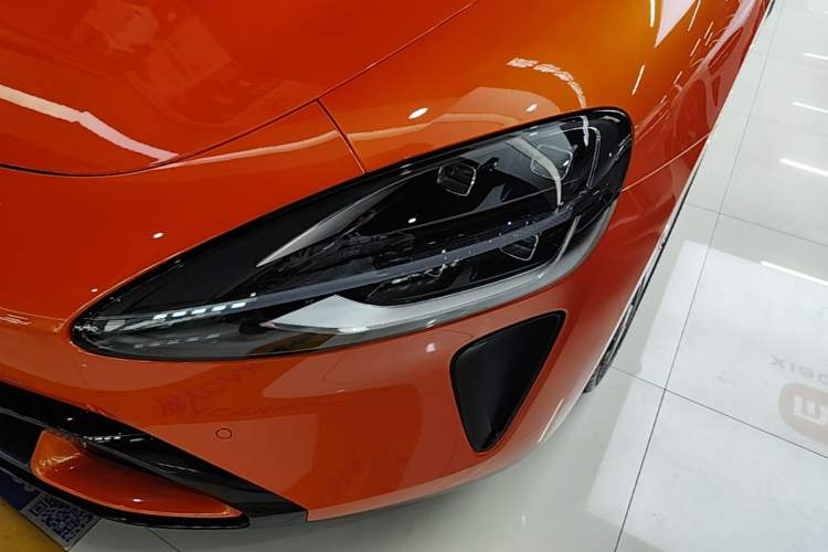 Used Xiaomi Auto SU7 2024 Four-Wheel Drive Ultra-Long Range Advanced Intelligent Driving Max Edition Left Front Headlight