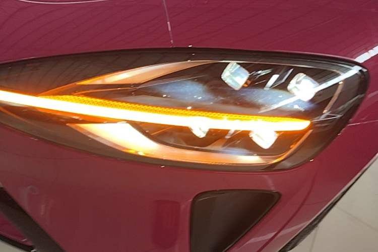 Used Xiaomi Auto SU7 2024 Rear-Drive Ultra-Long Range Advanced Pro-Level Intelligent Driving Version Left Front Headlight