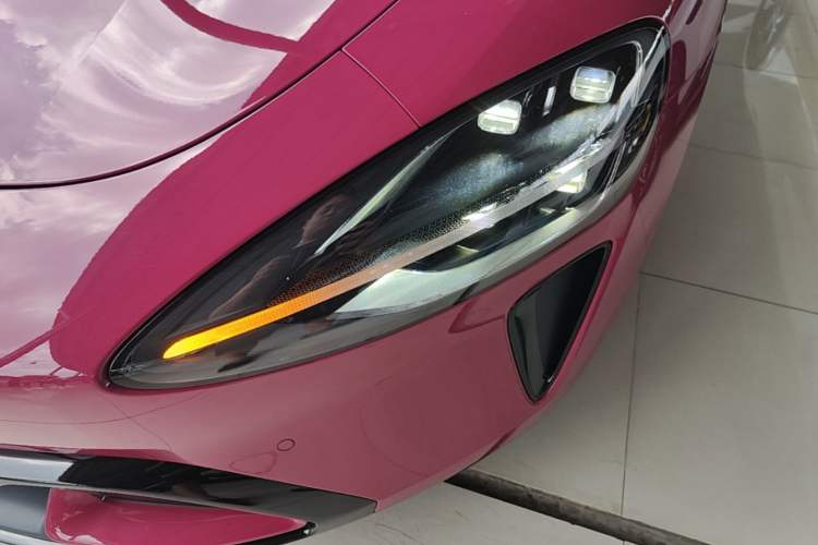 Used Xiaomi Auto SU7 2024 Four-Wheel Drive Ultra-Long Range Advanced Intelligent Driving Max Edition Left Front Headlight