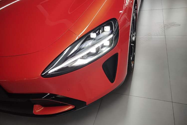 Used Xiaomi Auto SU7 2024 Four-Wheel Drive Ultra-Long Range Advanced Intelligent Driving Max Edition Left Front Headlight