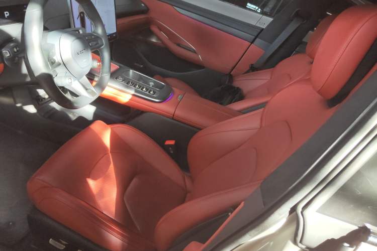 Used Xiaomi Auto SU7 2024 Four-Wheel Drive Ultra-Long Range Advanced Intelligent Driving Max Edition Left Front Seat