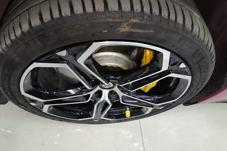 Used Xiaomi Auto SU7 2024 Four-Wheel Drive Ultra-Long Range Advanced Intelligent Driving Max Edition Left Front Wheel Hub