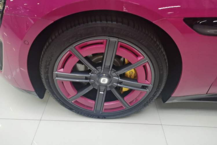 Used Xiaomi Auto SU7 2024 Four-Wheel Drive Ultra-Long Range Advanced Intelligent Driving Max Edition Left Front Wheel Hub