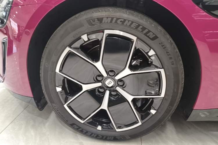 Used Xiaomi Auto SU7 2024 Rear-Drive Long-Range Intelligent Driving Version Left Front Wheel Hub