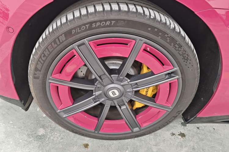 Used Xiaomi Auto SU7 2024 Rear-Drive Long-Range Intelligent Driving Version Left Front Wheel Hub