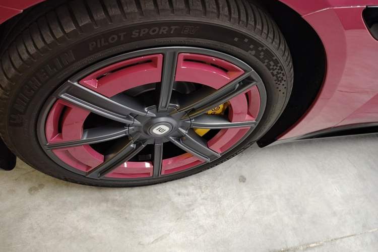 Used Xiaomi Auto SU7 2024 Four-Wheel Drive Ultra-Long Range Advanced Intelligent Driving Max Edition Left Front Wheel Hub