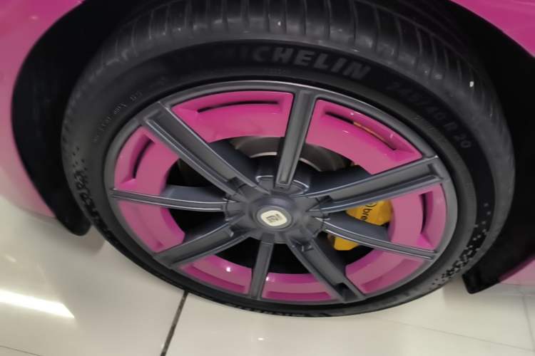 Used Xiaomi Auto SU7 2024 Rear-Drive Ultra-Long Range Advanced Pro-Level Intelligent Driving Version Left Front Wheel Hub