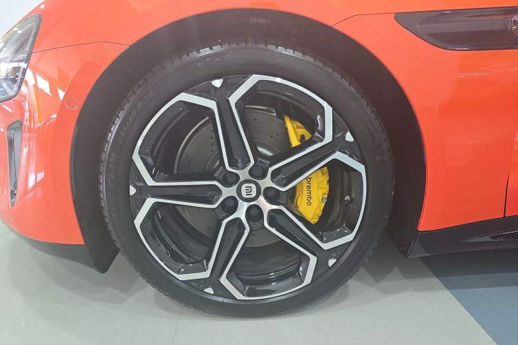 Used Xiaomi Auto SU7 2024 Four-Wheel Drive Ultra-Long Range Advanced Intelligent Driving Max Edition Left Front Wheel Hub