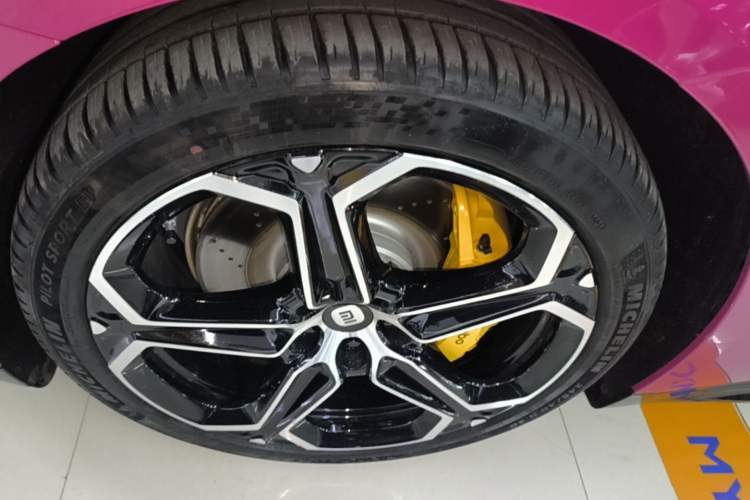 Used Xiaomi Auto SU7 2024 Four-Wheel Drive Ultra-Long Range Advanced Intelligent Driving Max Edition Left Front Wheel Hub