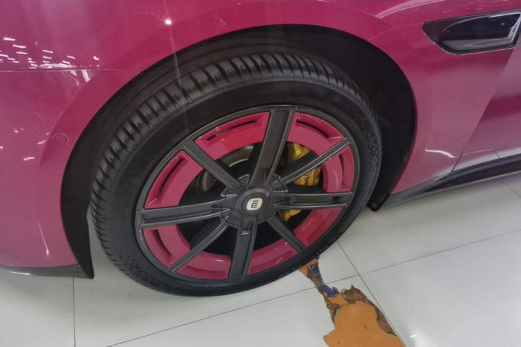 Used Xiaomi Auto SU7 2024 Four-Wheel Drive Ultra-Long Range Advanced Intelligent Driving Max Edition Left Front Wheel Hub