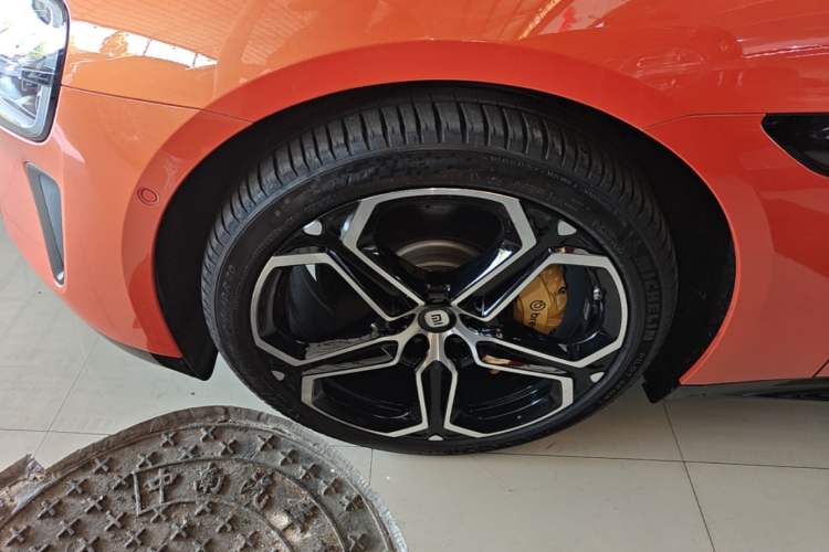 Used Xiaomi Auto SU7 2024 Rear-Drive Ultra-Long Range Advanced Pro-Level Intelligent Driving Version Left Front Wheel Hub