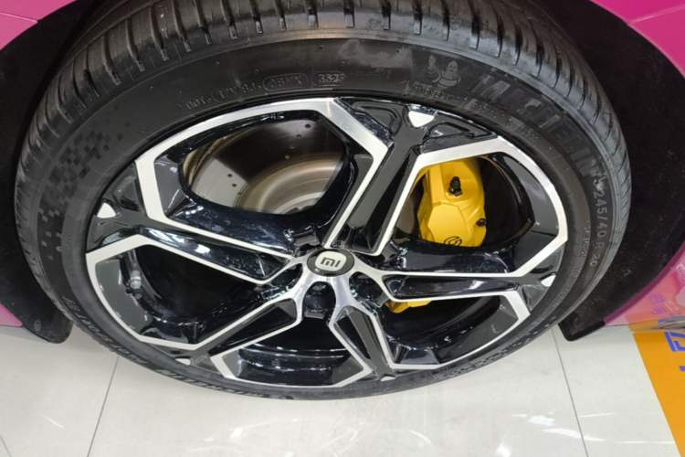 Used Xiaomi Auto SU7 2024 Four-Wheel Drive Ultra-Long Range Advanced Intelligent Driving Max Edition Left Front Wheel Hub