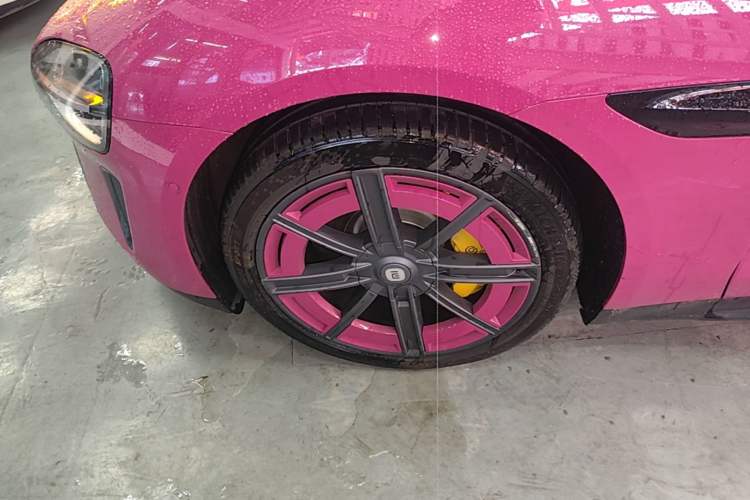 Used Xiaomi Auto SU7 2024 Rear-Drive Ultra-Long Range Advanced Pro-Level Intelligent Driving Version Left Front Wheel Hub