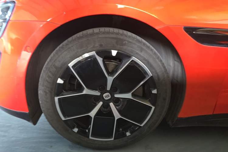 Used Xiaomi Auto SU7 2024 Rear-Drive Ultra-Long Range Advanced Pro-Level Intelligent Driving Version Left Front Wheel Hub