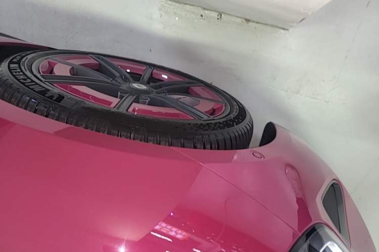 Used Xiaomi Auto SU7 2024 Rear-Drive Ultra-Long Range Advanced Pro-Level Intelligent Driving Version Left Front Wheel Hub