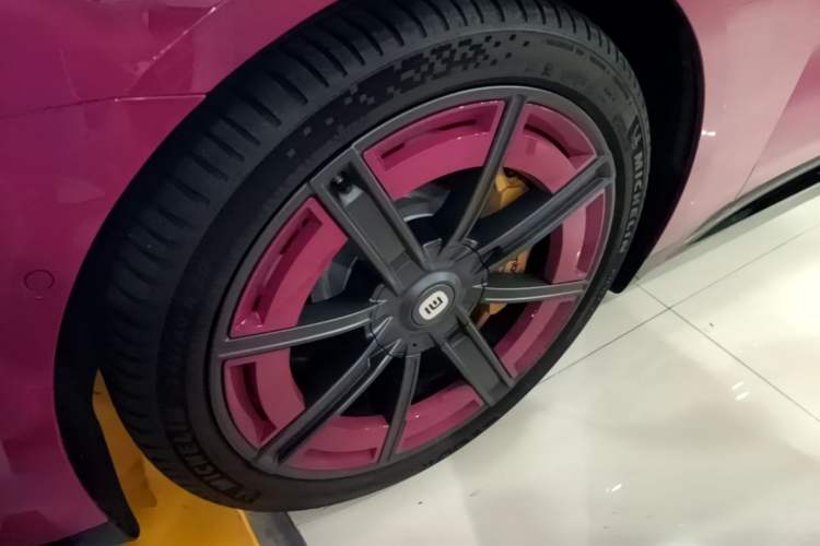 Used Xiaomi Auto SU7 2024 Four-Wheel Drive Ultra-Long Range Advanced Intelligent Driving Max Edition Left Front Wheel Hub