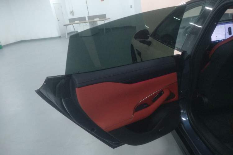 Used Xiaomi Auto SU7 2024 Four-Wheel Drive Ultra-Long Range Advanced Intelligent Driving Max Edition Left Rear Door Interior