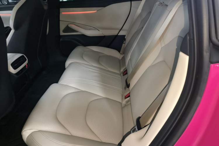 Used Xiaomi Auto SU7 2024 Four-Wheel Drive Ultra-Long Range Advanced Intelligent Driving Max Edition Left Rear Seat