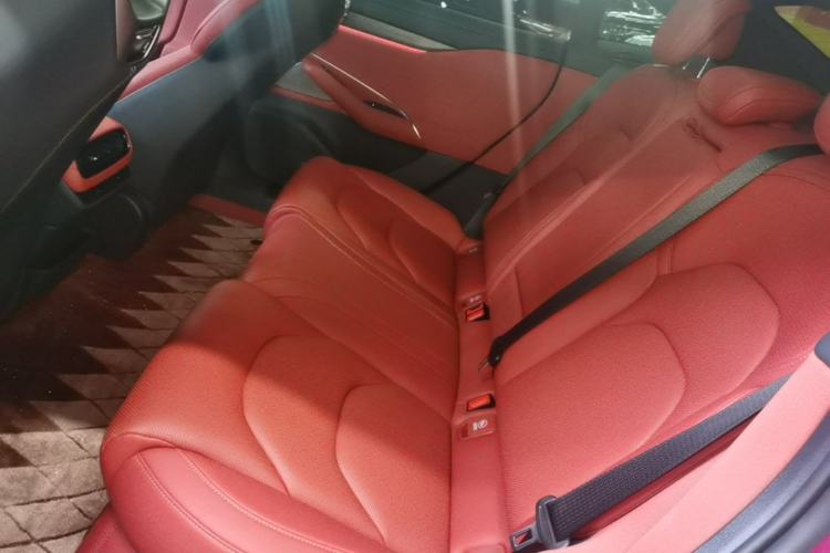Used Xiaomi Auto SU7 2024 Four-Wheel Drive Ultra-Long Range Advanced Intelligent Driving Max Edition Left Rear Seat