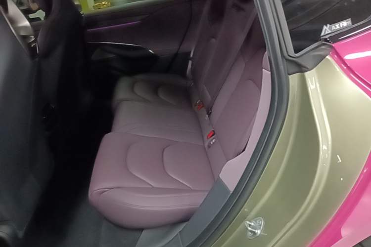 Used Xiaomi Auto SU7 2024 Four-Wheel Drive Ultra-Long Range Advanced Intelligent Driving Max Edition Left Rear Seat