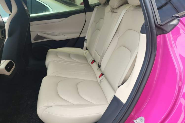Used Xiaomi Auto SU7 2024 Four-Wheel Drive Ultra-Long Range Advanced Intelligent Driving Max Edition Left Rear Seat