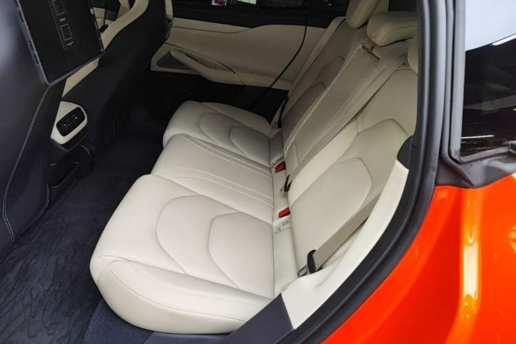 Used Xiaomi Auto SU7 2024 Four-Wheel Drive Ultra-Long Range Advanced Intelligent Driving Max Edition Left Rear Seat