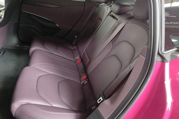 Used Xiaomi Auto SU7 2024 Rear-Drive Ultra-Long Range Advanced Pro-Level Intelligent Driving Version Left Rear Seat