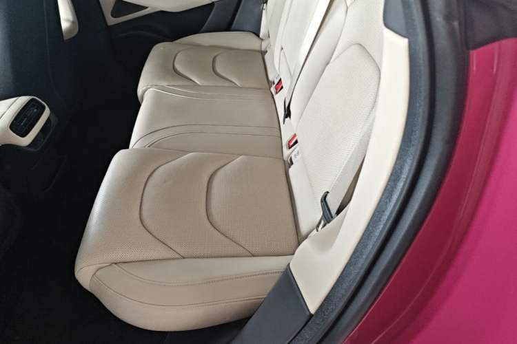 Used Xiaomi Auto SU7 2024 Four-Wheel Drive Ultra-Long Range Advanced Intelligent Driving Max Edition Left Rear Seat