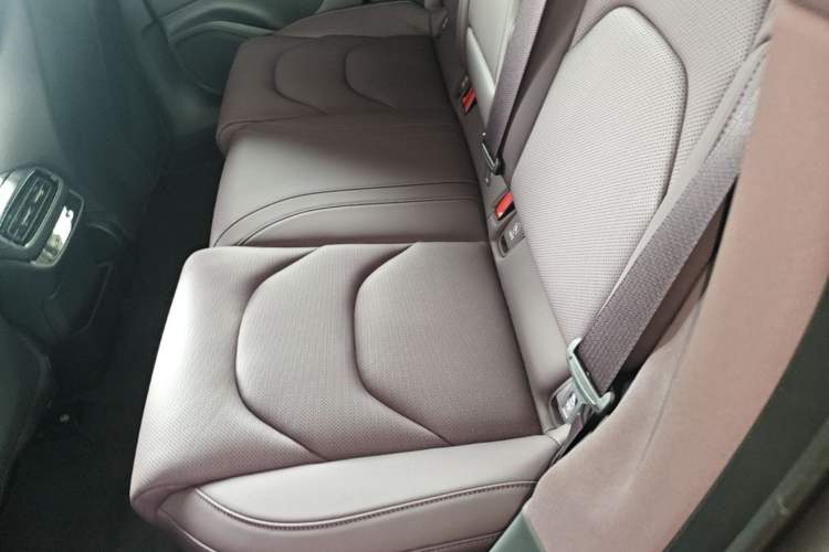 Used Xiaomi Auto SU7 2024 Rear-Drive Long-Range Intelligent Driving Version Left Rear Seat