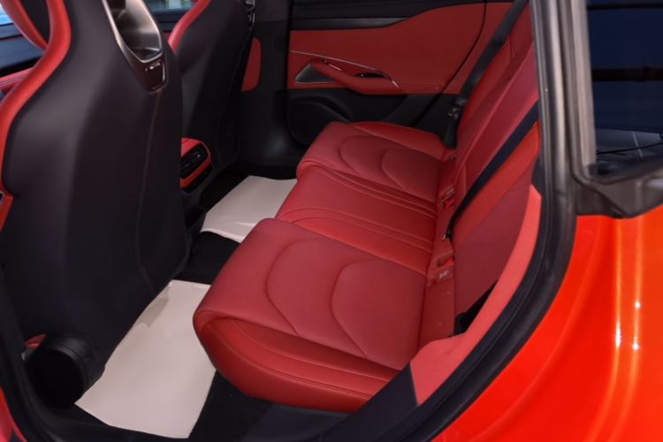 Used Xiaomi Auto SU7 2024 Rear-Drive Ultra-Long Range Advanced Pro-Level Intelligent Driving Version Left Rear Seat