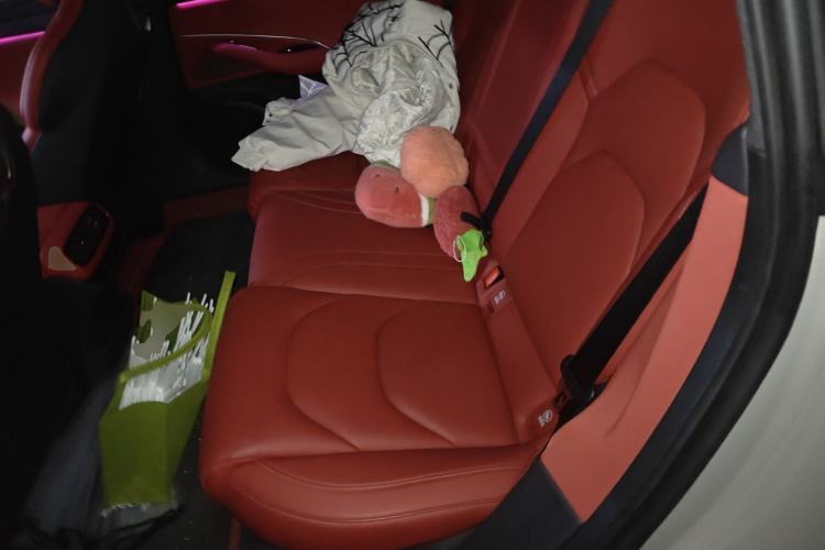 Used Xiaomi Auto SU7 2024 Rear-Drive Ultra-Long Range Advanced Pro-Level Intelligent Driving Version Left Rear Seat