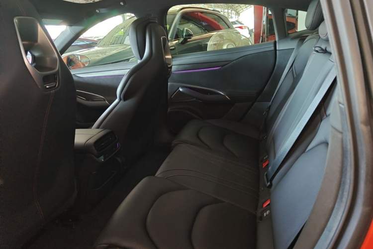 Used Xiaomi Auto SU7 2024 Rear-Drive Ultra-Long Range Advanced Pro-Level Intelligent Driving Version Left Rear Seat