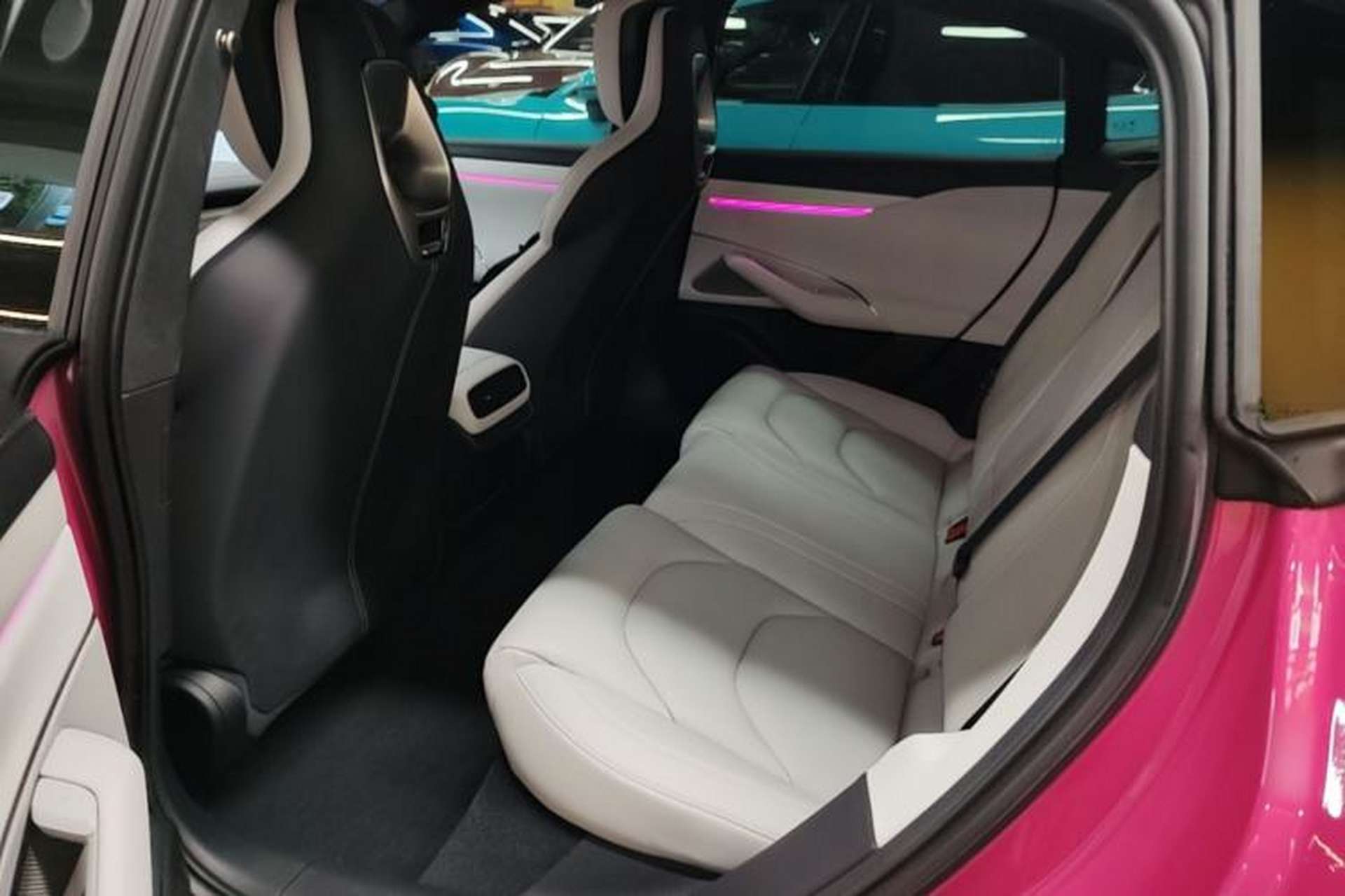 Used Xiaomi Auto SU7 2024 Four-Wheel Drive Ultra-Long Range Advanced Intelligent Driving Max Edition Left Rear Seat