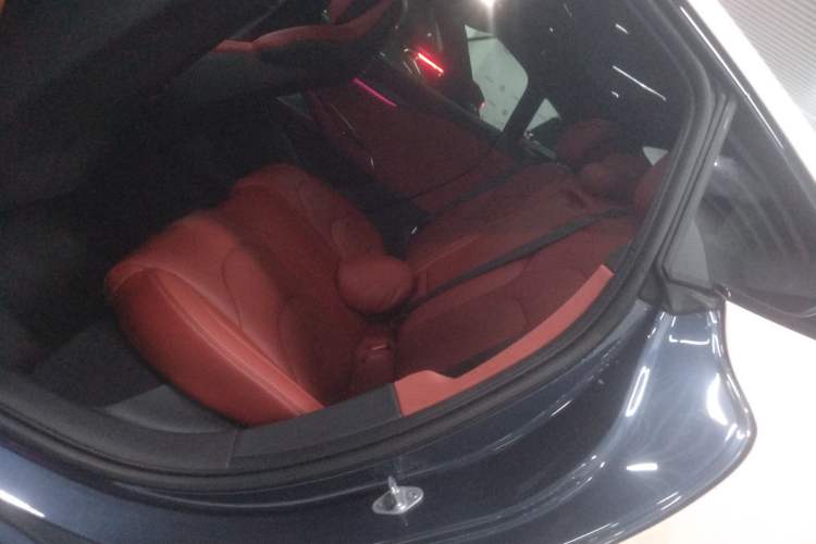 Used Xiaomi Auto SU7 2024 Four-Wheel Drive Ultra-Long Range Advanced Intelligent Driving Max Edition Left Rear Seat
