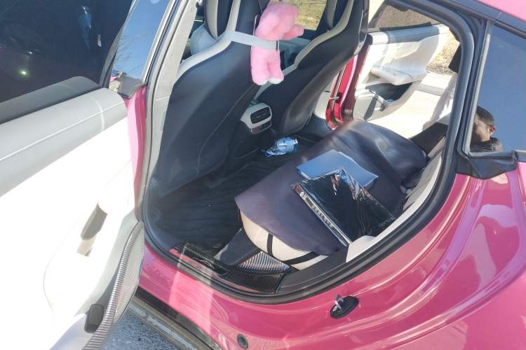 Used Xiaomi Auto SU7 2024 Four-Wheel Drive Ultra-Long Range Advanced Intelligent Driving Max Edition Left Rear Seat