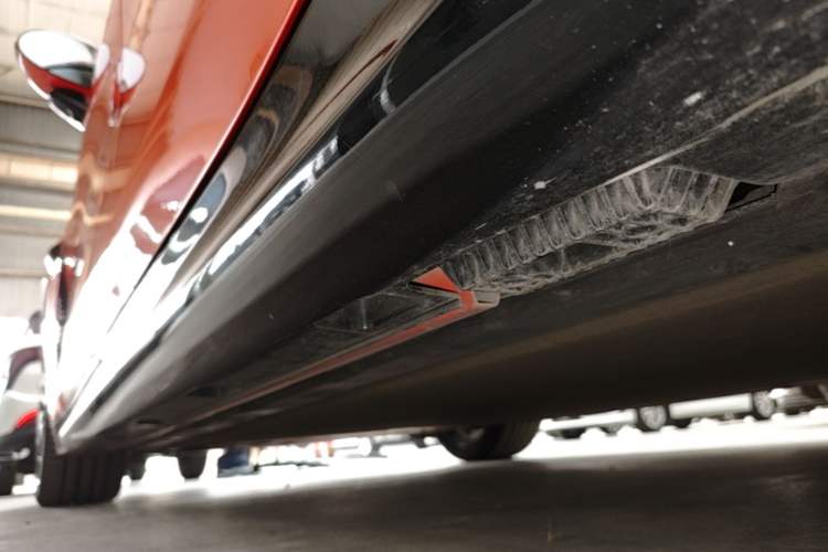 Used Xiaomi Auto SU7 2024 Four-Wheel Drive Ultra-Long Range Advanced Intelligent Driving Max Edition Left Side Sill