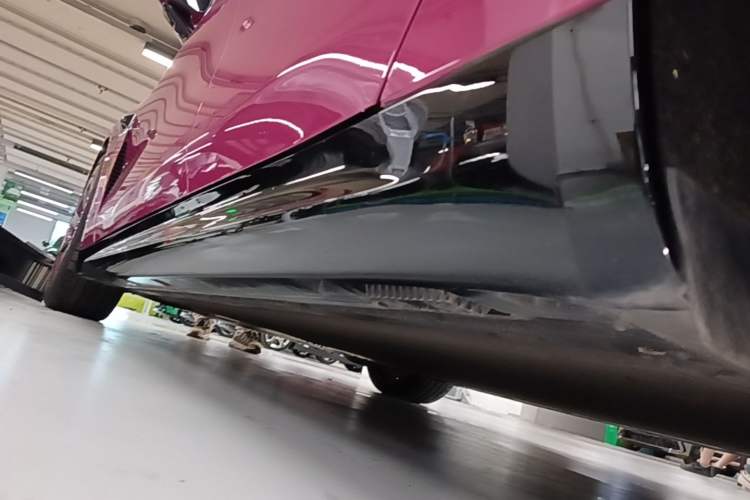 Used Xiaomi Auto SU7 2024 Four-Wheel Drive Ultra-Long Range Advanced Intelligent Driving Max Edition Left Side Sill