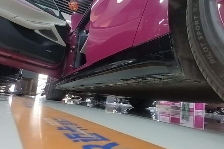 Used Xiaomi Auto SU7 2024 Four-Wheel Drive Ultra-Long Range Advanced Intelligent Driving Max Edition Left Side Sill