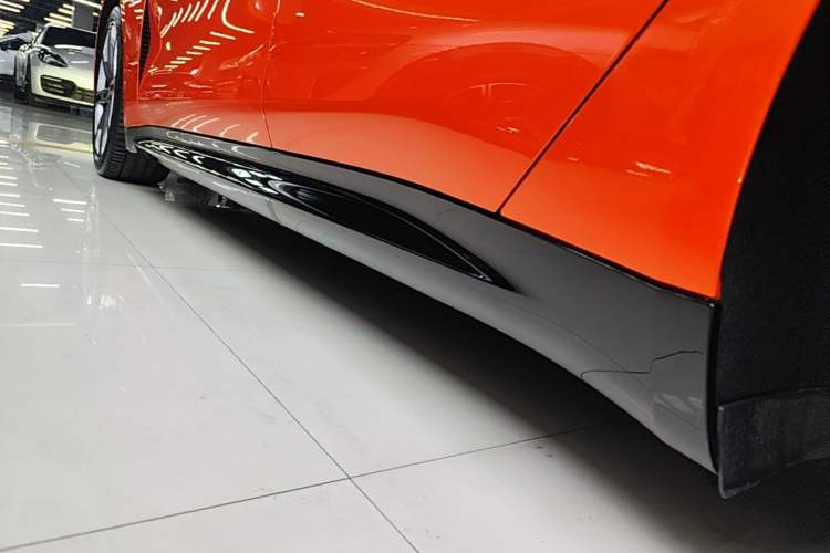Used Xiaomi Auto SU7 2024 Four-Wheel Drive Ultra-Long Range Advanced Intelligent Driving Max Edition Left Side Sill