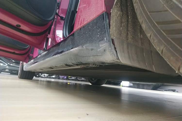 Used Xiaomi Auto SU7 2024 Rear-Drive Long-Range Intelligent Driving Version Left Side Sill