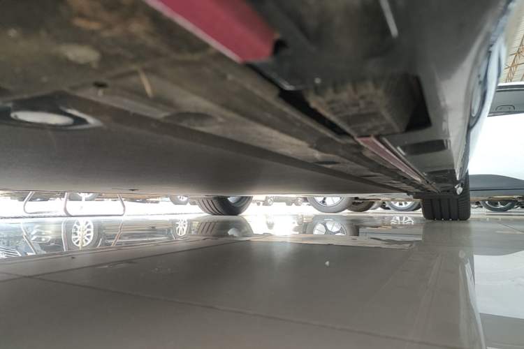 Used Xiaomi Auto SU7 2024 Four-Wheel Drive Ultra-Long Range Advanced Intelligent Driving Max Edition Left Side Sill