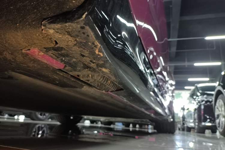 Used Xiaomi Auto SU7 2024 Four-Wheel Drive Ultra-Long Range Advanced Intelligent Driving Max Edition Left Side Sill