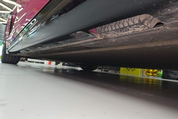Used Xiaomi Auto SU7 2024 Four-Wheel Drive Ultra-Long Range Advanced Intelligent Driving Max Edition Left Side Sill