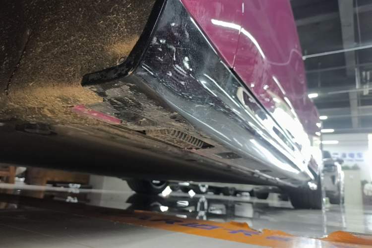 Used Xiaomi Auto SU7 2024 Four-Wheel Drive Ultra-Long Range Advanced Intelligent Driving Max Edition Left Side Sill
