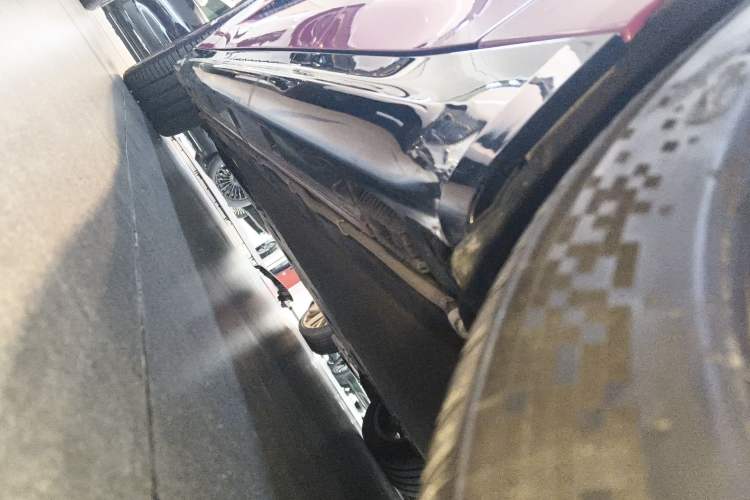 Used Xiaomi Auto SU7 2024 Four-Wheel Drive Ultra-Long Range Advanced Intelligent Driving Max Edition Left Side Sill