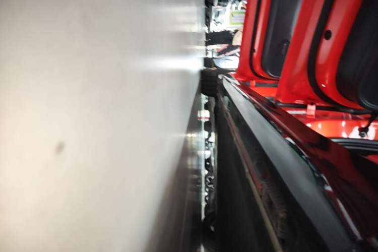 Used Xiaomi Auto SU7 2024 Four-Wheel Drive Ultra-Long Range Advanced Intelligent Driving Max Edition Left Side Sill
