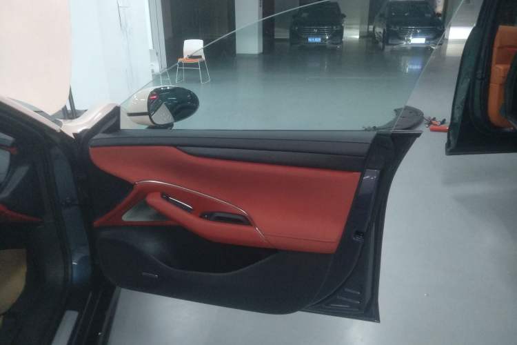Used Xiaomi Auto SU7 2024 Four-Wheel Drive Ultra-Long Range Advanced Intelligent Driving Max Edition Right Front Door Interior