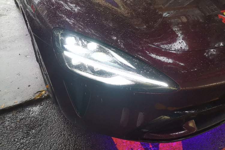 Used Xiaomi Auto SU7 2024 Rear-Drive Ultra-Long Range Advanced Pro-Level Intelligent Driving Version Right Front Headlight