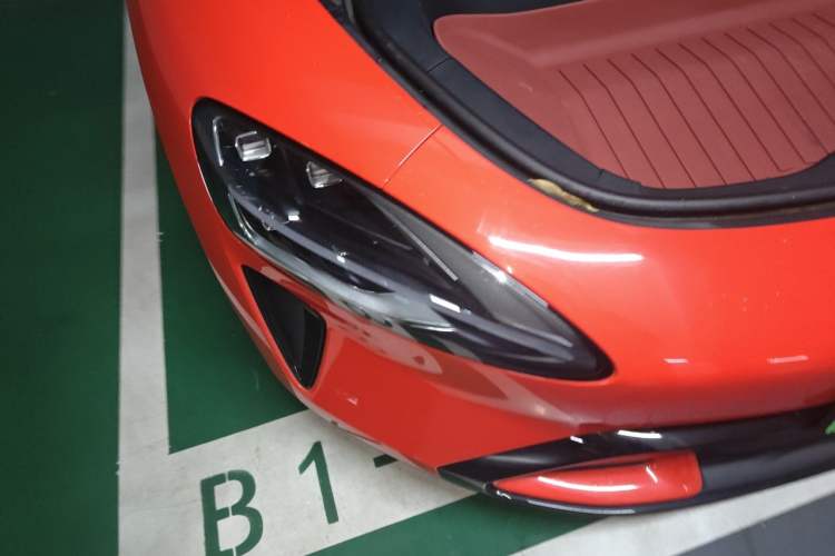 Used Xiaomi Auto SU7 2024 Rear-Drive Ultra-Long Range Advanced Pro-Level Intelligent Driving Version Right Front Headlight