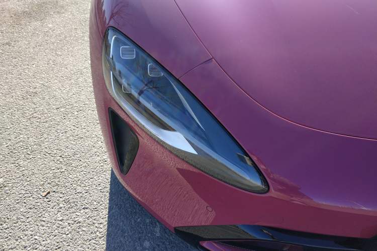 Used Xiaomi Auto SU7 2024 Four-Wheel Drive Ultra-Long Range Advanced Intelligent Driving Max Edition Right Front Headlight